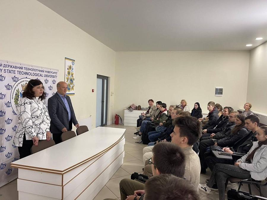 Директор філії «Черкаське лісове господарство» поділився з майбутніми лісівниками та екологами ЧДТУ досвідом ведення лісового господарства в регіоні