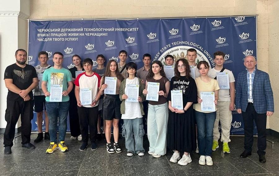 На базі ЧДТУ пройшла літня МАНівська школа «Наукові пікніки»