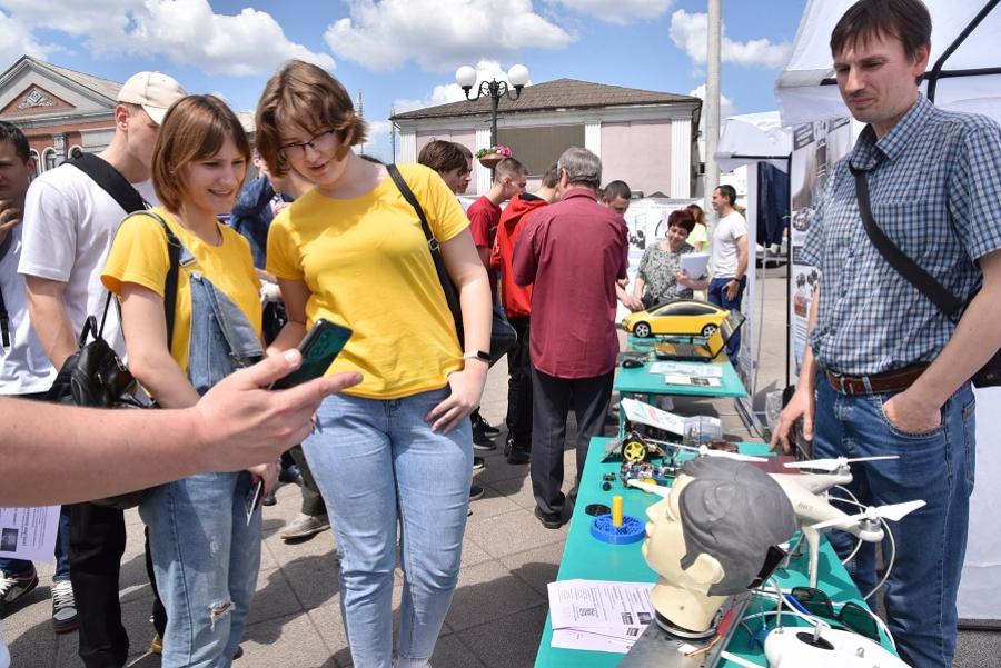 Вчись, працюй, живи на Черкащині: ЧДТУ влаштував Науковий пікнік для молоді Золотоніської громади