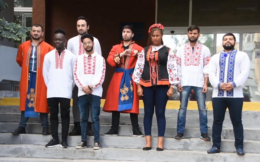 Іноземні студенти ЧДТУ долучились до всеукраїнського вишиванкового флешмобу