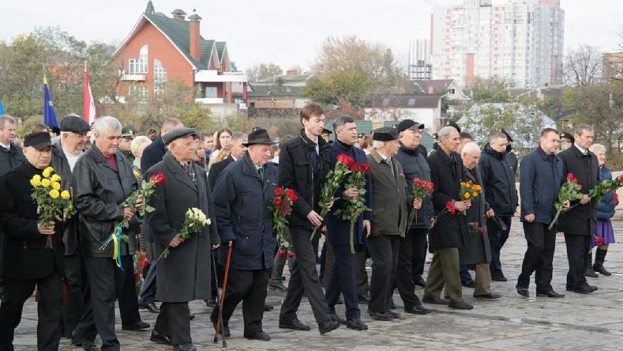 Делегація ЧДТУ взяла участь у міських заходах до 73-ї річниці звільнення України від фашистських загарбників