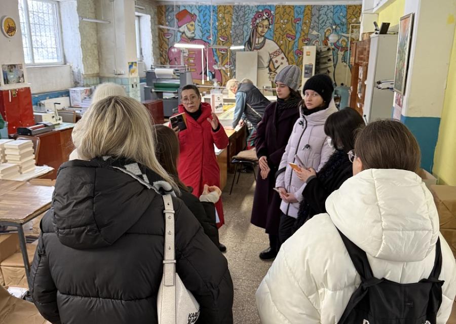 Практикоорієнтована підготовка фахівців: майбутні графічні дизайнери ЧДТУ ознайомилися з поліграфічним виробництвом