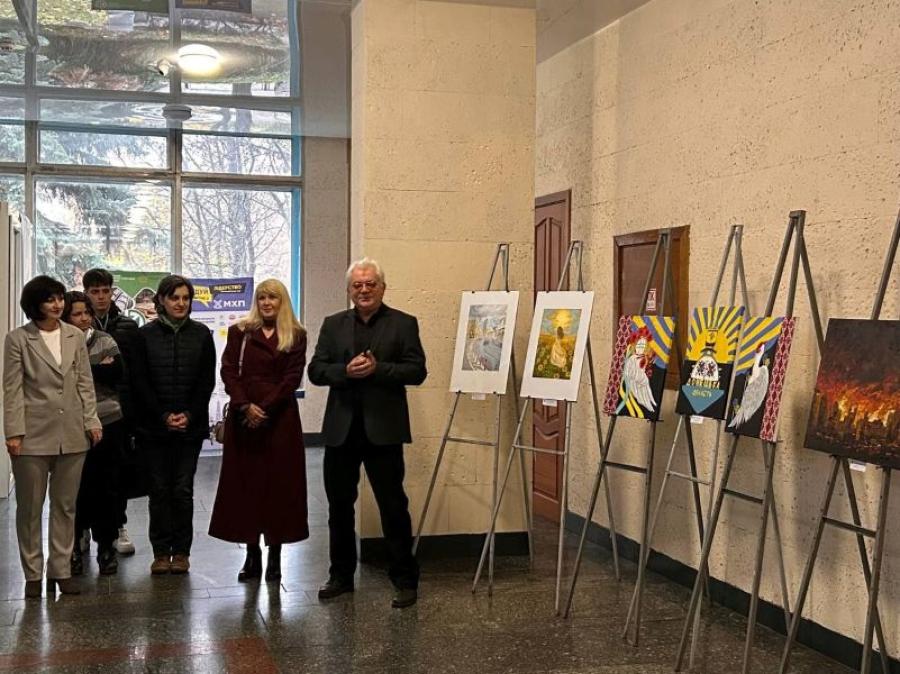 &laquo;Мистецтво, що єднає&raquo;: у ЧДТУ відкрилася спільна виставка робіт студентів кафедри графічного дизайну, моди та стилю ЧДТУ і Краматорського фахового коледжу технологій та дизайну