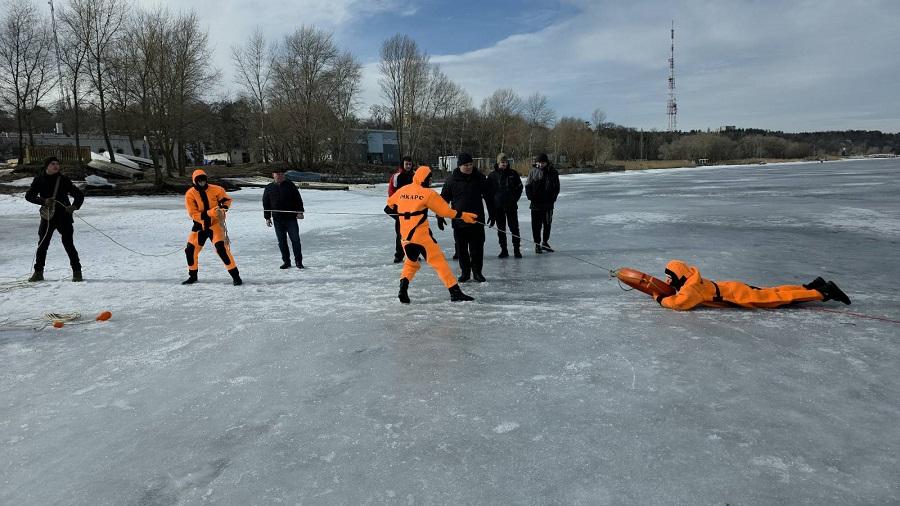Порятунок на кризі: викладачі ЧДТУ спільно з міськими рятувальниками провели практичне тренування для студентів