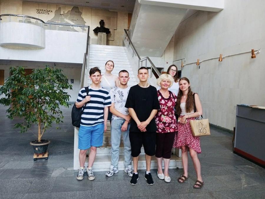 Майбутні екологи ЧДТУ з навчальною екскурсією відвідали Черкаський обласний краєзнавчий музей
