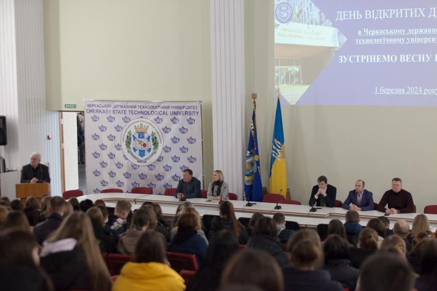 На День відкритих дверей до ЧДТУ завітали сотні молодих людей, зацікавлених у перспективній освіті