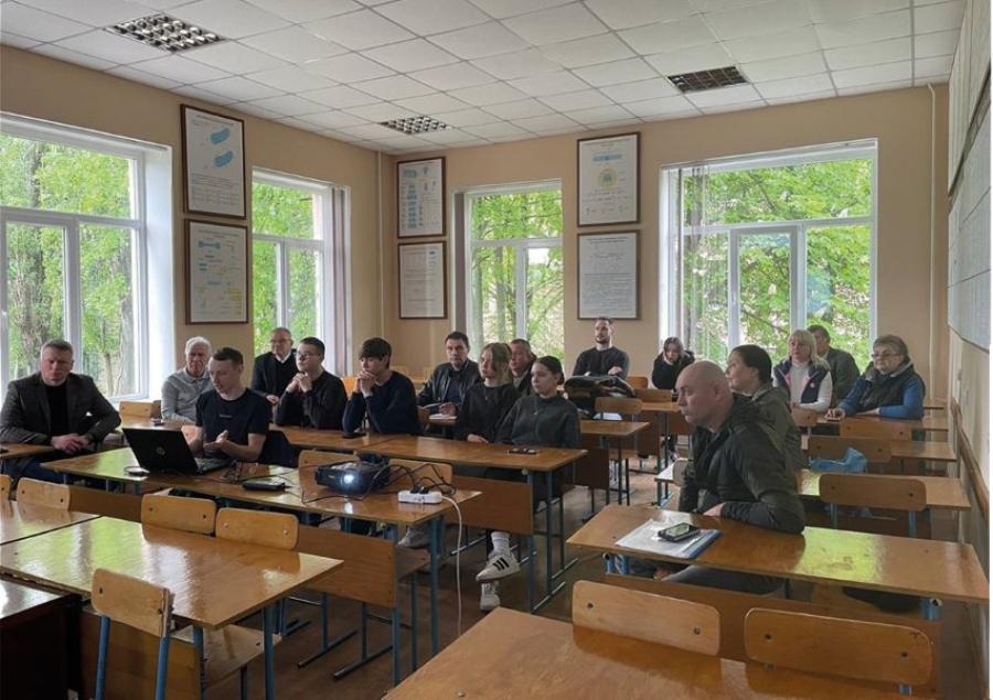 На кафедрі промислового та цивільного будівництва ЧДТУ пройшла гостьова лекція від архітектора-конструктора Анатолія Меланченка