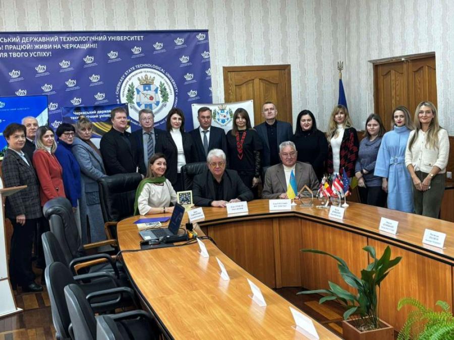 КАФЕДРІ ФІНАНСІВ ЧДТУ – 30 РОКІВ: за круглим столом обговорили досвід, традиції та інновації кафедри