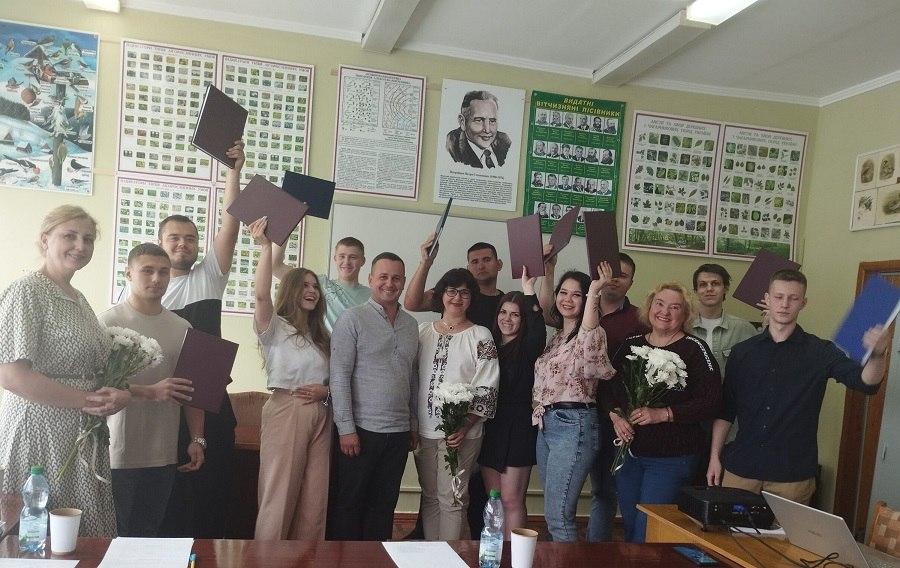 Лісівники ЧДТУ успішно захистили кваліфікаційні роботи бакалаврів