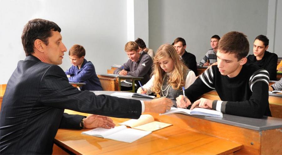 Центр  доуніверситетської  підготовки  ЧДТУ  готує  до  ЗНО