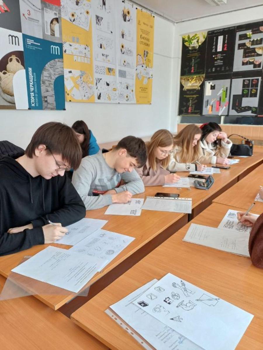 Кафедра графічного дизайну, моди та стилю ЧДТУ провела студентську олімпіаду з основ проєктування і комп’ютерної графіки