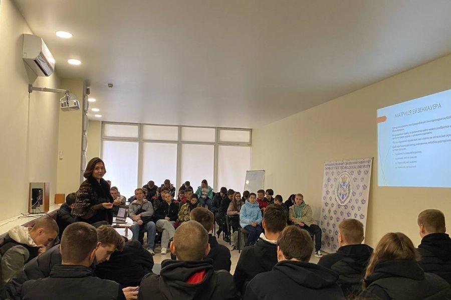 «Секрети психології успіху»: у ЧДТУ пройшла бесіда-роздум зі студентами факультету інформаційних технологій і систем