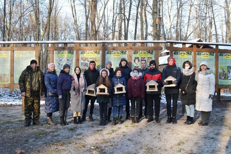 Студенти ЧДТУ провели практичне заняття у вольєрі для диких тварин та долучилися до всеукраїнської акції «Нагодуй птахів узимку»