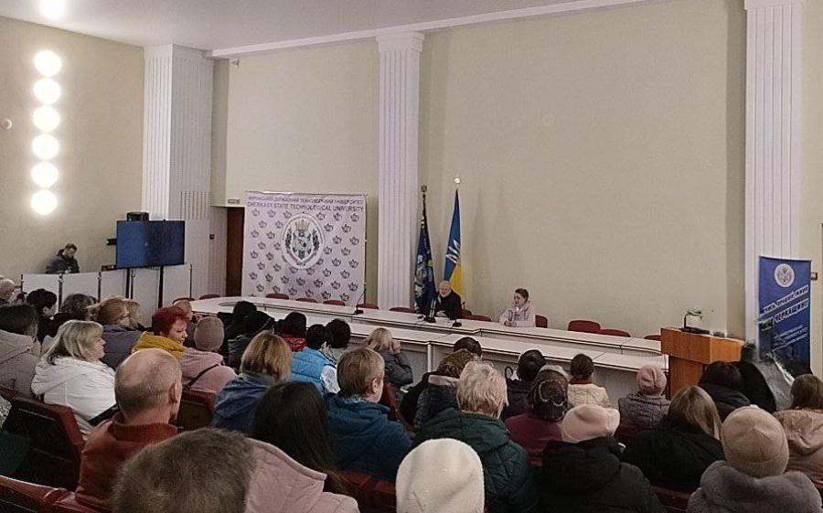 У ЧДТУ відбулося спеціальне навчання з охорони праці, електробезпеки, пожежної безпеки та першої домедичної допомоги