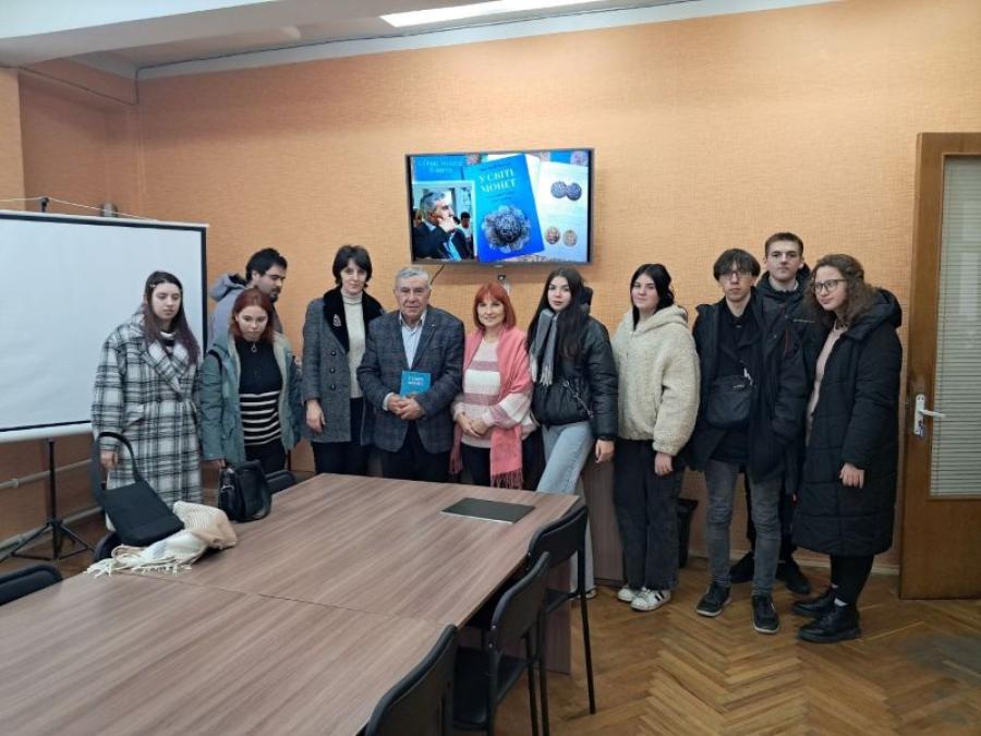 Майбутні історики, музеєзнавці та експерти культурно-історичних цінностей ЧДТУ побували на презентації книги Григорія Голиша «У світі монет: нумізматика для юних»
