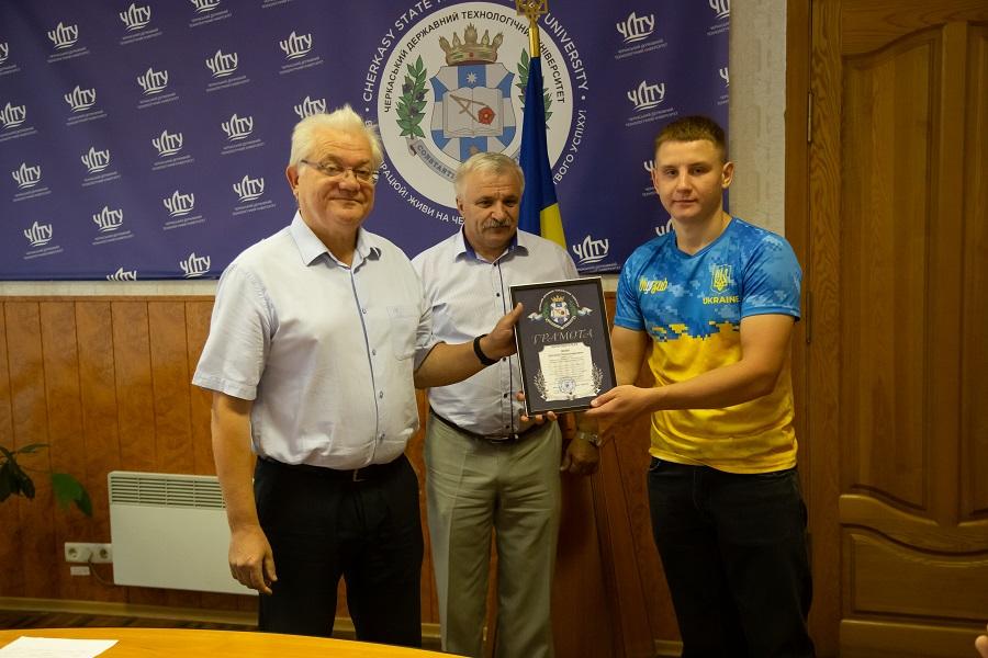 До Дня фізичної культури і спорту України студент ЧДТУ  Євгеній Вовк отримав нагороди за високі спортивні досягнення на європейській арені