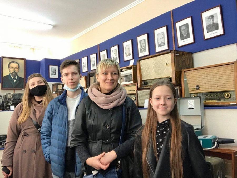 У музеї радіотехніки ЧДТУ побували вихованці гуртка «Юні кореспонденти»