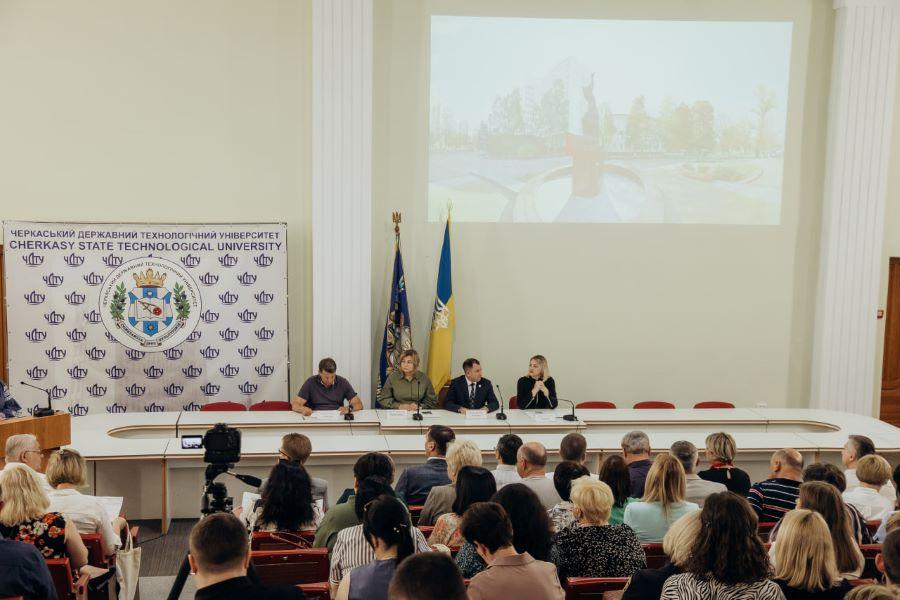 На базі ЧДТУ пройшов Регіональний форум «Права людини в умовах війни: Черкащина»
