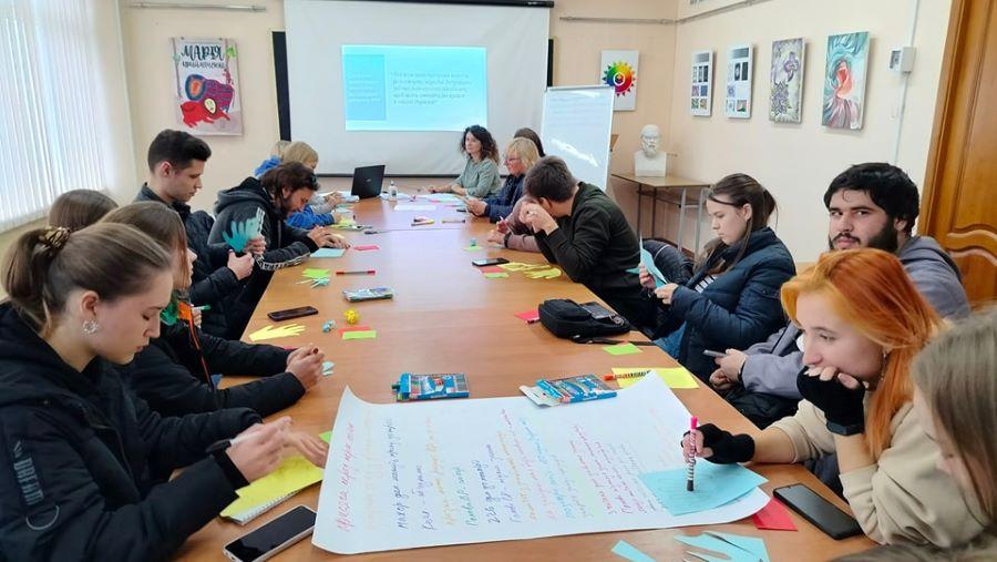 Кафедра філософських і політичних наук ЧДТУ розпочала цикл міні-тренінгів «Уроки парламентаризму»