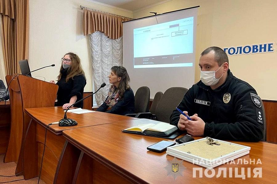 Науковиці ЧДТУ розповіли правоохоронцям Черкащини про особливості тестування на рівень володіння державною мовою