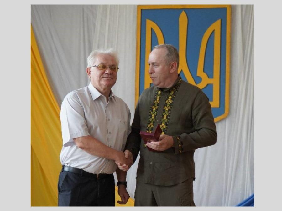 Під час урочистостей з нагоди Дня Конституції України колектив ЧДТУ отримав нагороди Міністерства оборони України