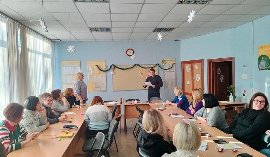 Викладачки кафедри філософських і політичних наук ЧДТУ провели мінітренінг із арттерапії для освітян Черкаської школи №21