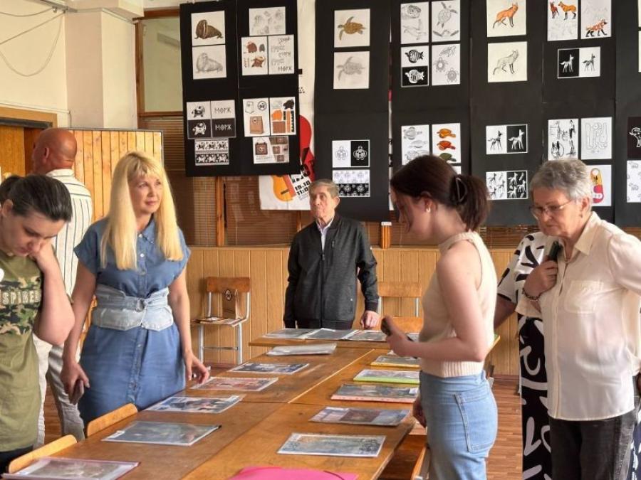 На кафедрі графічного дизайну, моди та стилю ЧДТУ відбувся перегляд творчих і навчальних робіт першокурсників