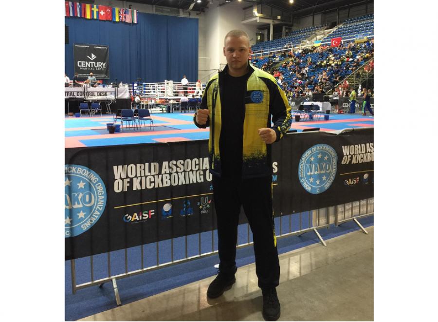 Студент ЧДТУ Нікіта Прогунов успішно дебютував на міжнародних змаганнях з кікбоксингу