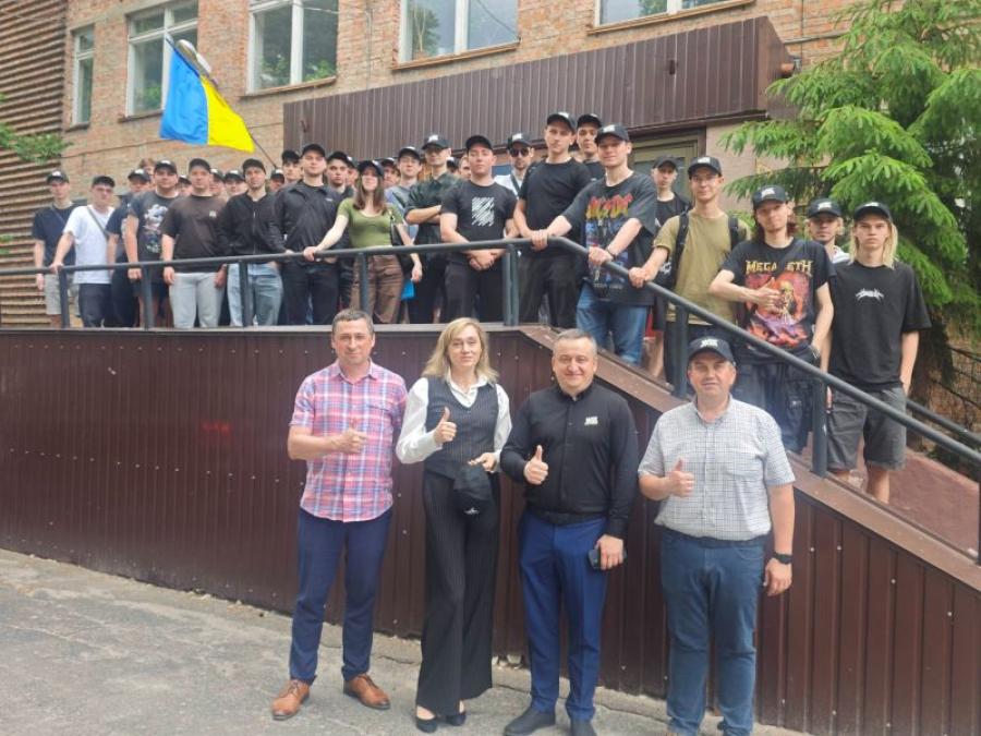 Фаховий діалог із виробником: представник WIX поділився з автомобілістами і транспортниками ЧДТУ досвідом сучасного підприємства