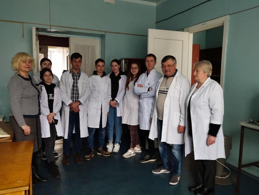 Студенти-екологи ЧДТУ проходять практичні заняття в Обласному центрі контролю та профілактики хвороб МОЗ України