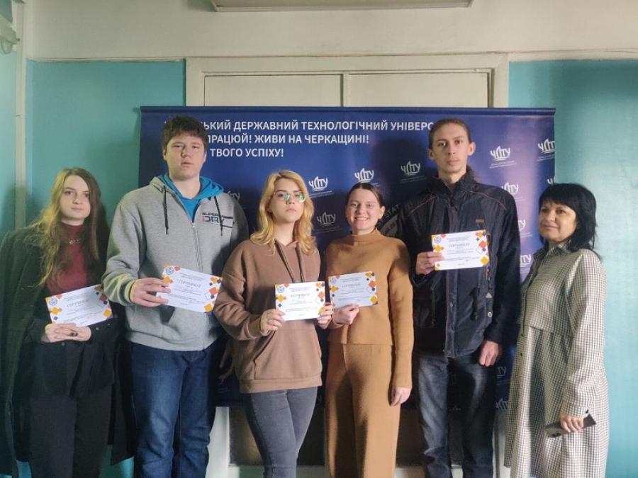 На кафедрі філософських та політичних наук ЧДТУ відзначили переможців Олімпіади з філософії