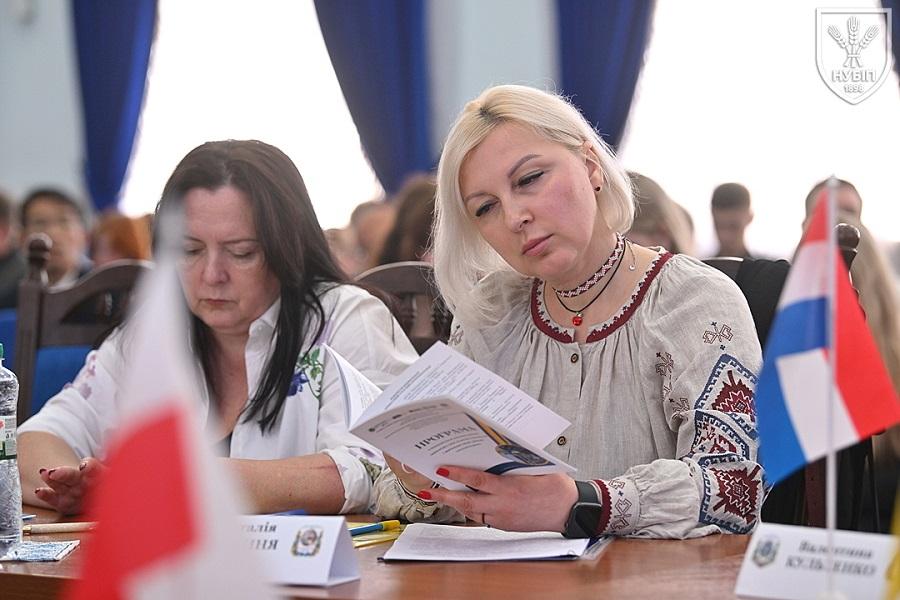 &laquo;Міжнародна і крос-культурна комунікація у формуванні іміджу держави: стратегії розвитку&raquo;. Науковиці ЧДТУ взяли участь у Міжнародній науково-практичній конференції