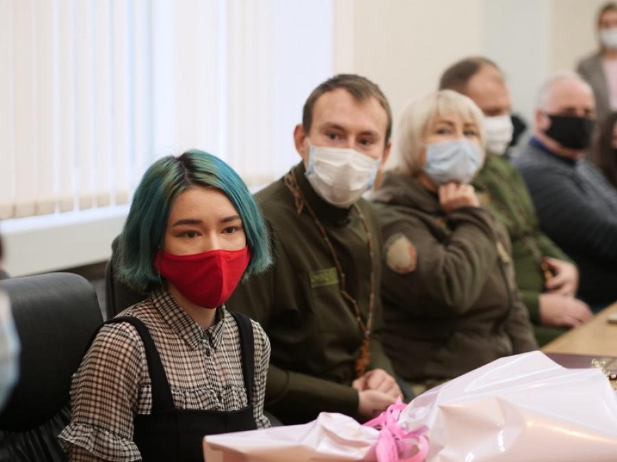 Студентка ЧДТУ Дар’я Ложешнікова отримала відзнаку обласної держадміністрації до Дня волонтера