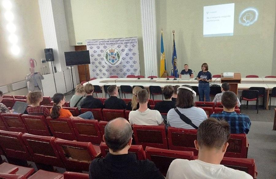 Факультет інформаційних технологій і систем ЧДТУ влаштував для студентів зустріч із представниками компанії TRIARE