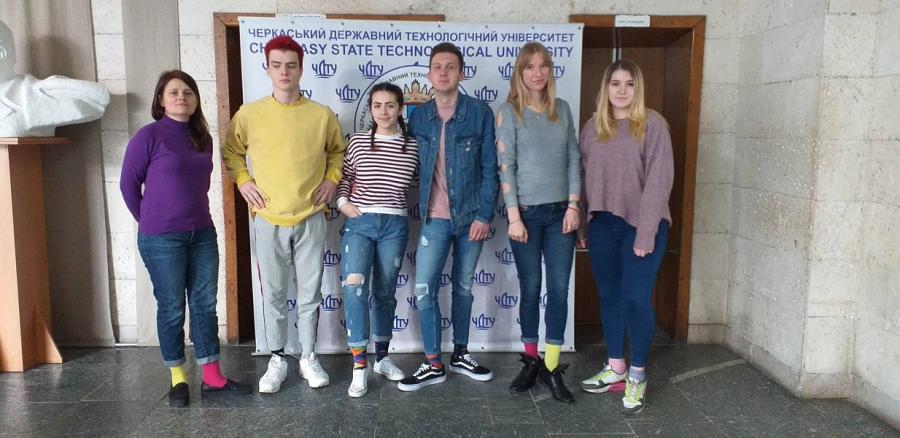 Студенти ЧДТУ долучилися до Міжнародної акції «Lots of socks»
