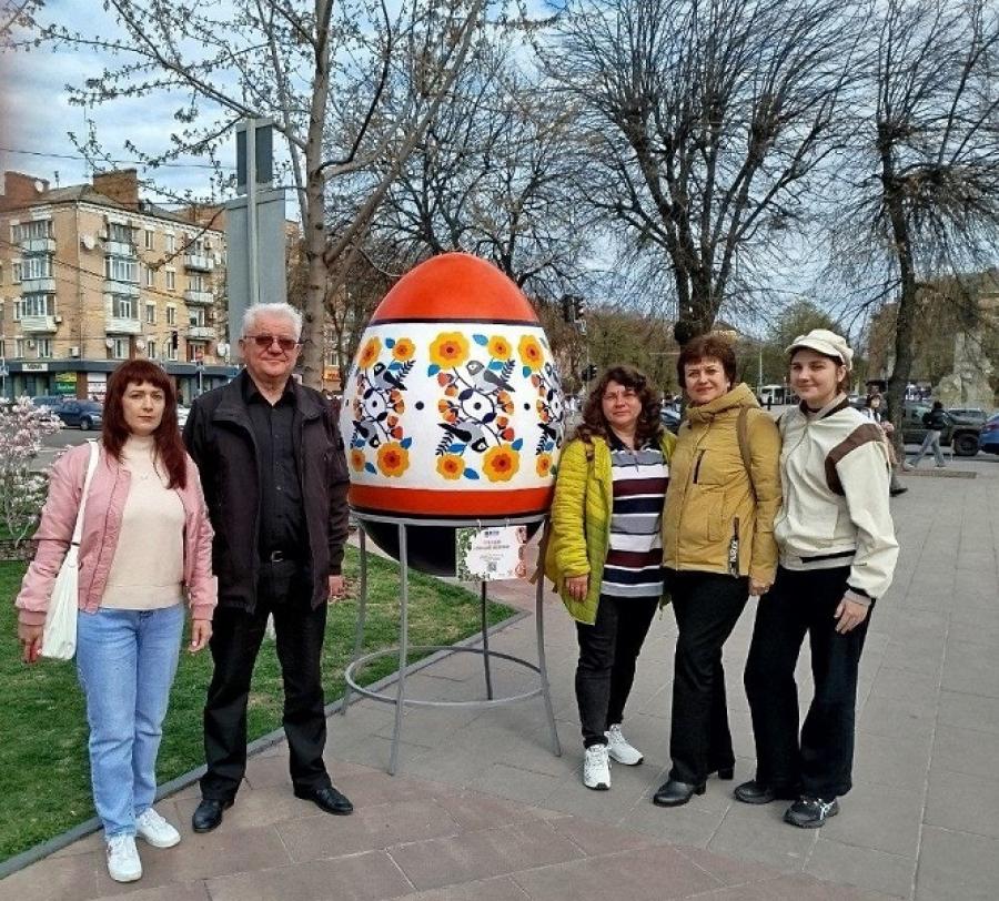 &laquo;Свято Великодня&raquo;: писанка дизайнерів ЧДТУ стала частиною загальноміського проєкту у сквері &laquo;Юність&raquo;