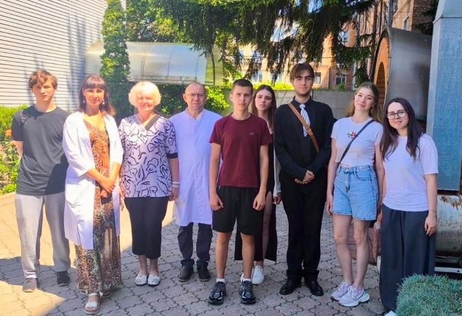 Студенти кафедри екології та природоохоронних технологій ЧДТУ відвідали регіональну лабораторію Державної служби України з питань безпечності харчових продуктів та захисту споживачів