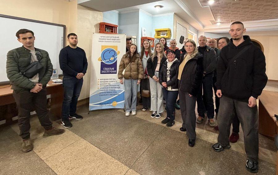 «Соціальні проблеми молоді в Україні»: у ЧДТУ доцентка кафедри соціального забезпечення Людмила Тернова провела відкриту лекцію у форматі тренінгу