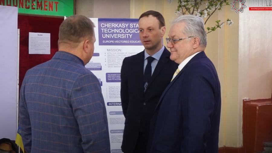 ЧДТУ був представлений на освітній виставці провідних вишів України в Душанбе (відео)