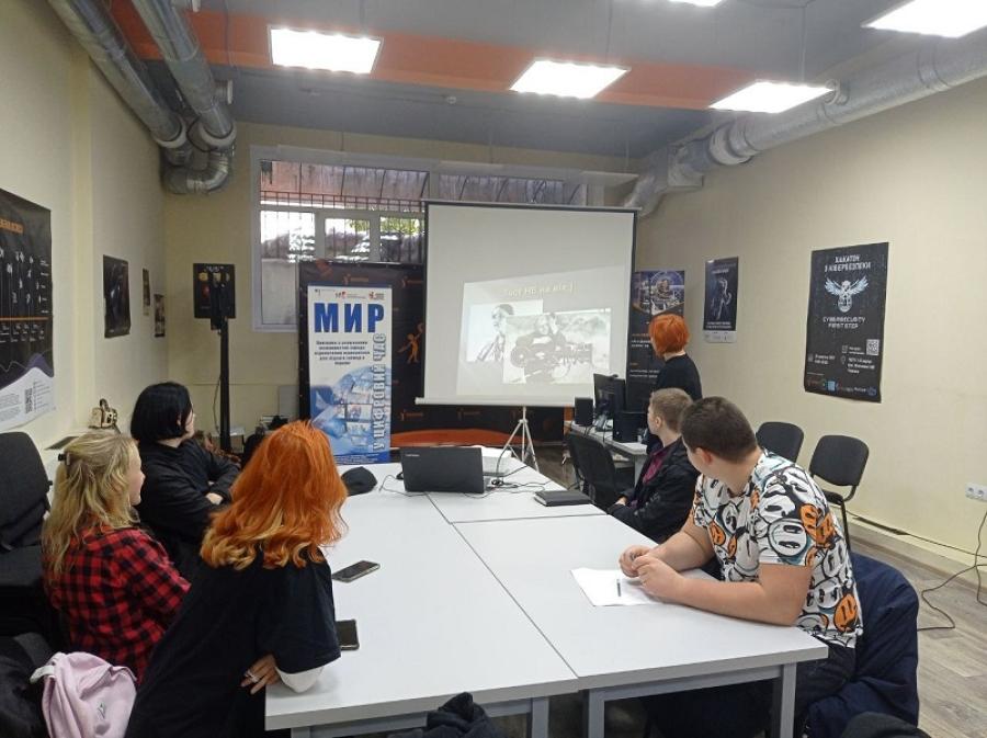У ЧДТУ під час блог-кафе обговорили історію та розвиток українського кіно