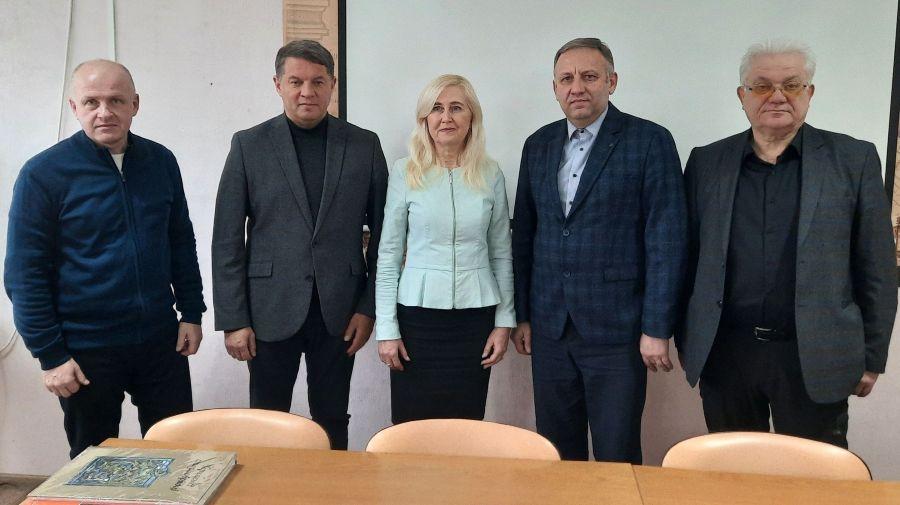 Делегація ЧДТУ привітала колектив Державного архіву Черкаської області з Днем працівників архівних установ