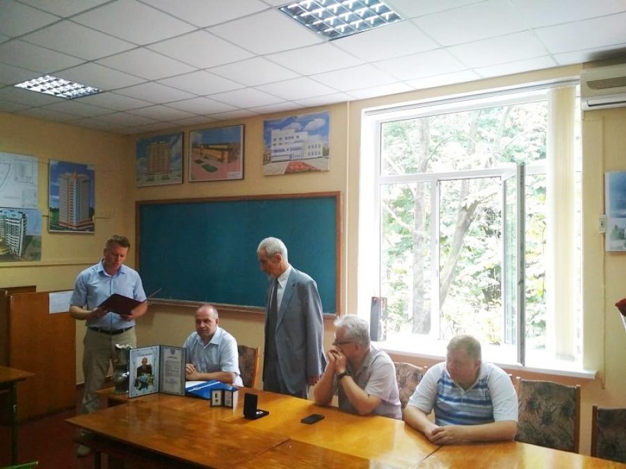 У ЧДТУ урочисто привітали з 70-річним ювілеєм доцента  Володимира Унрода