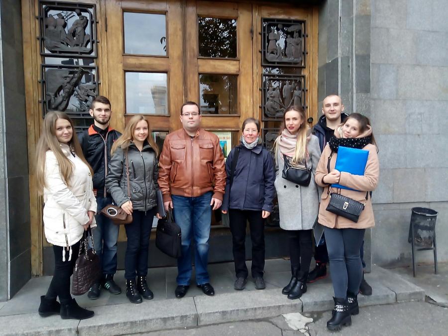 11.10.2016 – Студенти 4-5 курсу спеціальності «Переклад» провели екскурсію містом Черкаси та Художнім музеєм для лектора Вільного університету (м. Берлін) Лідії Нагель.