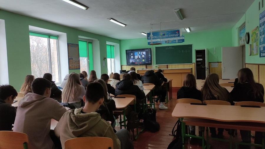 &laquo;Вчись, працюй, живи на Черкащині&raquo;: освітяни ЧДТУ зустрілися онлайн зі старшокласниками регіону