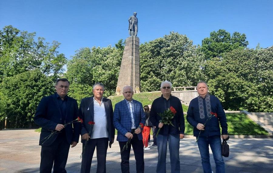 Делегація ЧДТУ долучилася до заходів з нагоди 164-ї річниці перепоховання праху Тараса Шевченка у Каневі