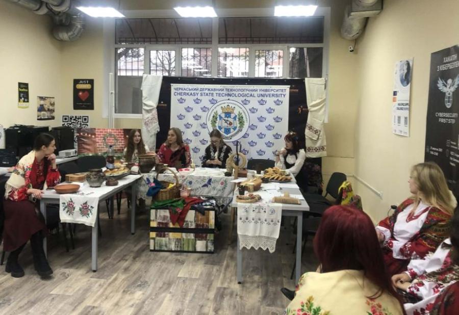 Збереження і примноження національних традицій: у ЧДТУ відбулися українські вечорниці (відео)