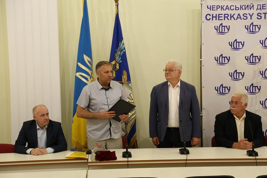 На засіданні ректорату ЧДТУ заступник голови Черкаської ОДА представив колективу новообраного ректора Олега Григора