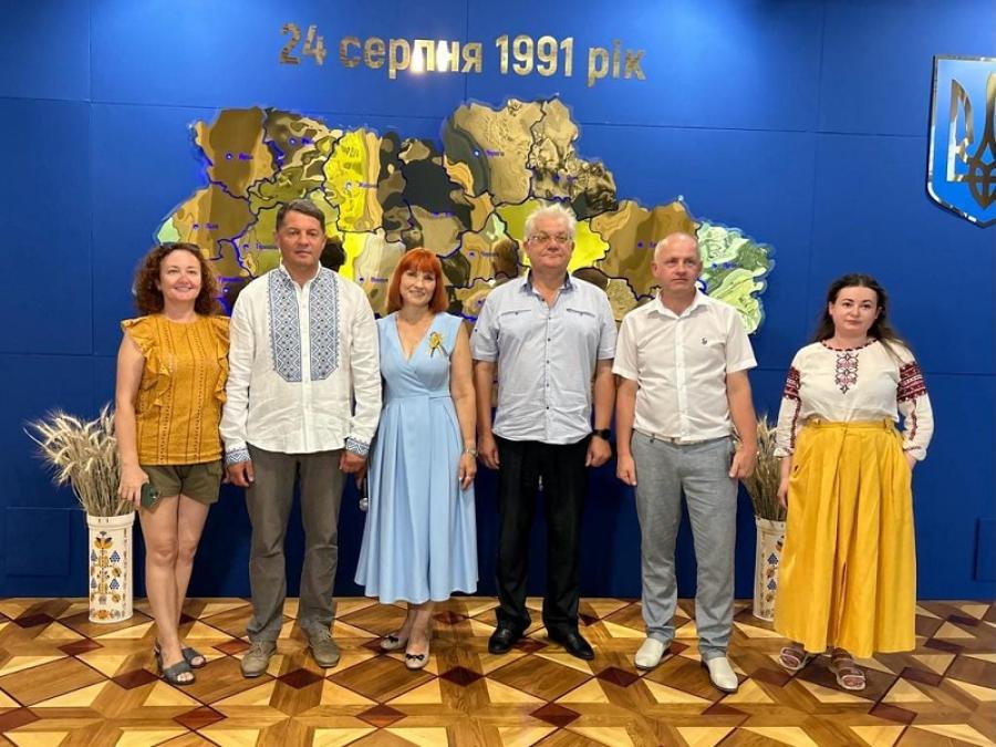 Делегація ЧДТУ завітала в обласний краєзнавчий музей на відкриття експозиційного залу, присвяченого відновленню Незалежності України (відео)
