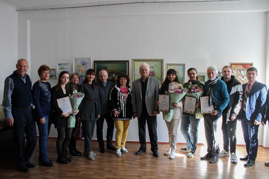 У ЧДТУ до Дня Художника пройшло відкриття виставки робіт викладачів кафедри дизайну