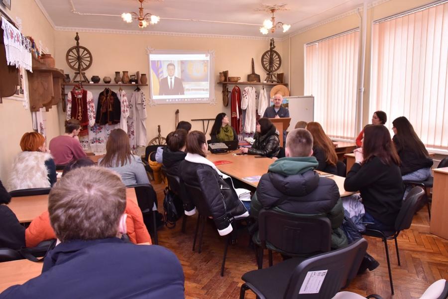 У ЧДТУ до Дня єднання відбувся круглий стіл «Україно моя! В єдності  – твоя сила!»